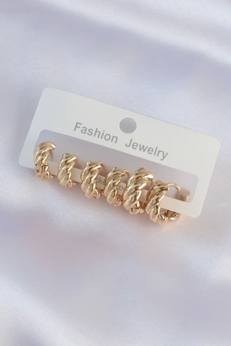 Minimal Tırtıklı Gold Renk Küpe Seti