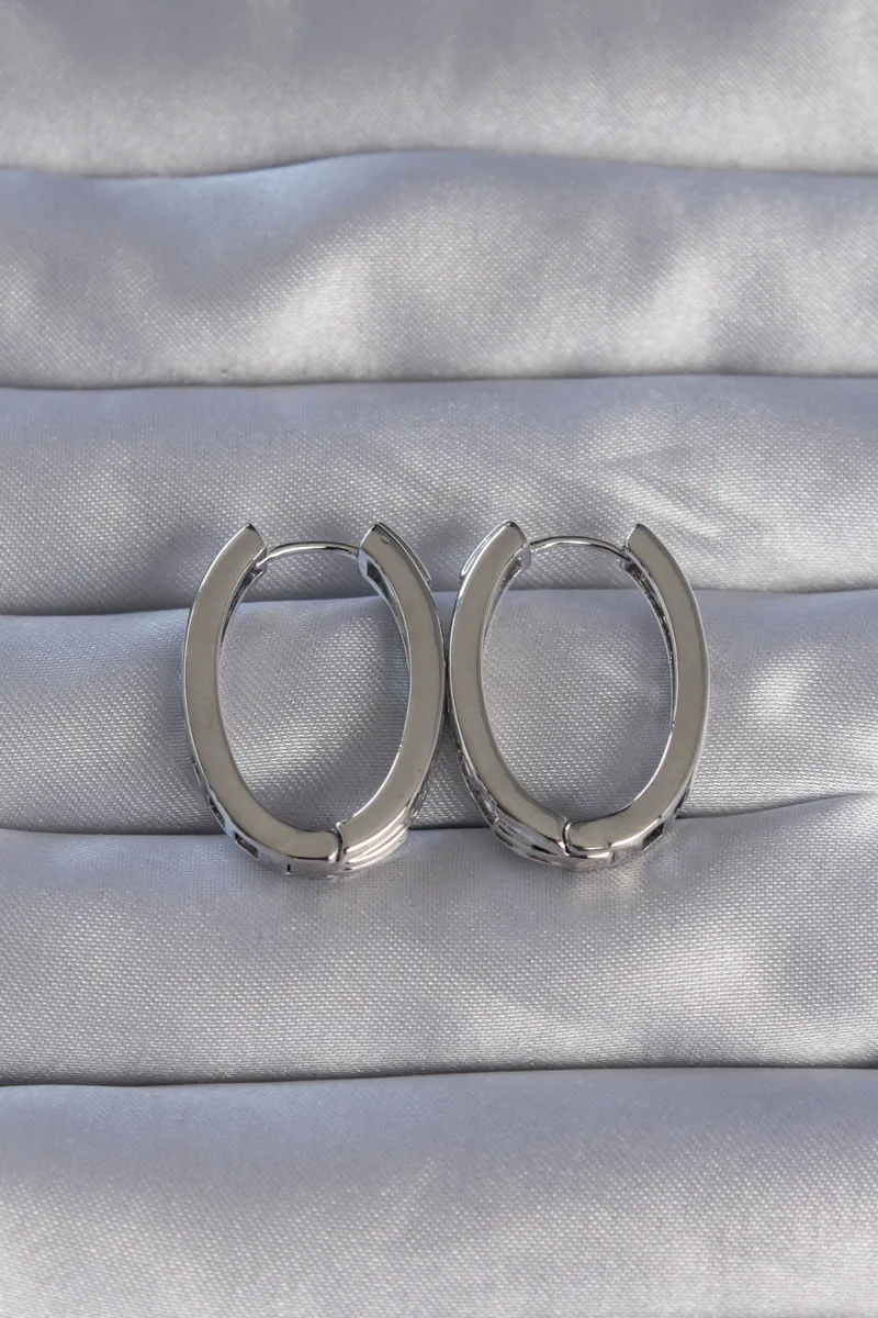 Oval Model Zirkon Taşlı Gümüş Küpe