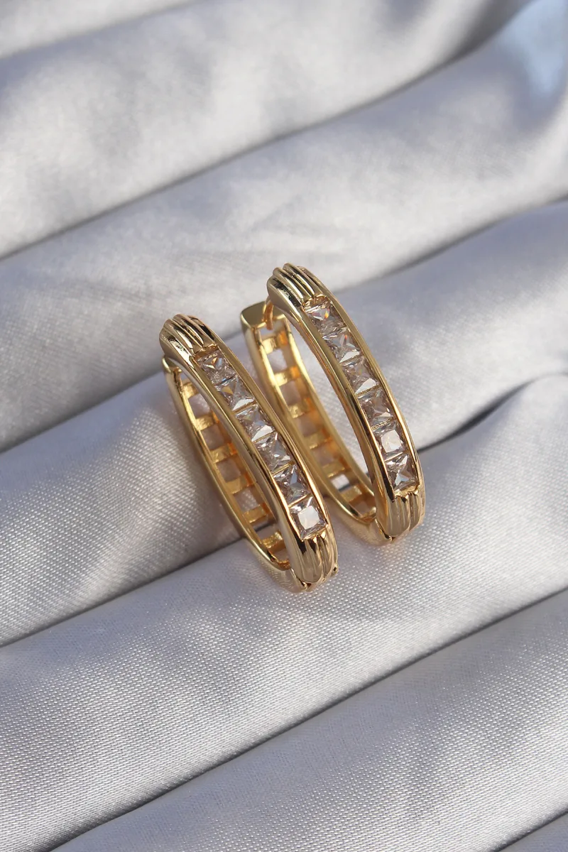 Oval Model Zirkon Taşlı Gold Küpe
