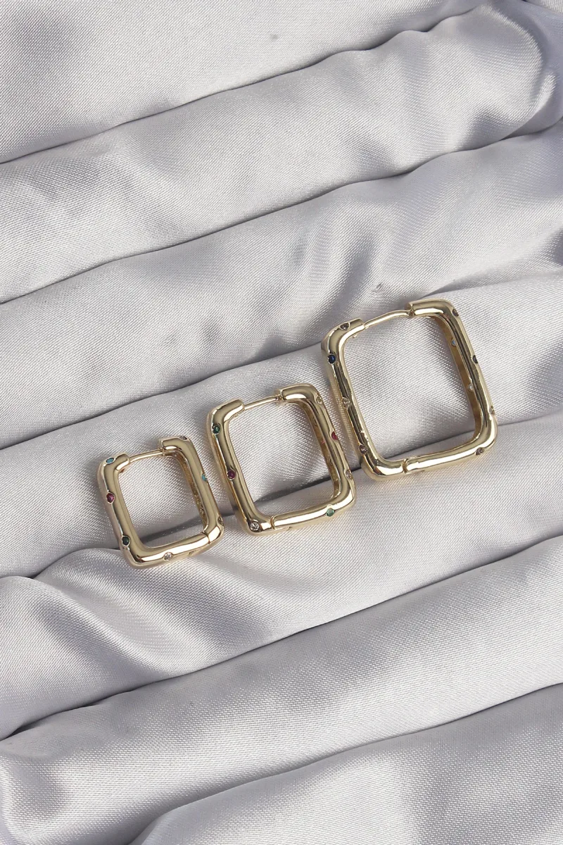 Renkli Zirkon Taşlı Kare Model Gold Küpe Seti