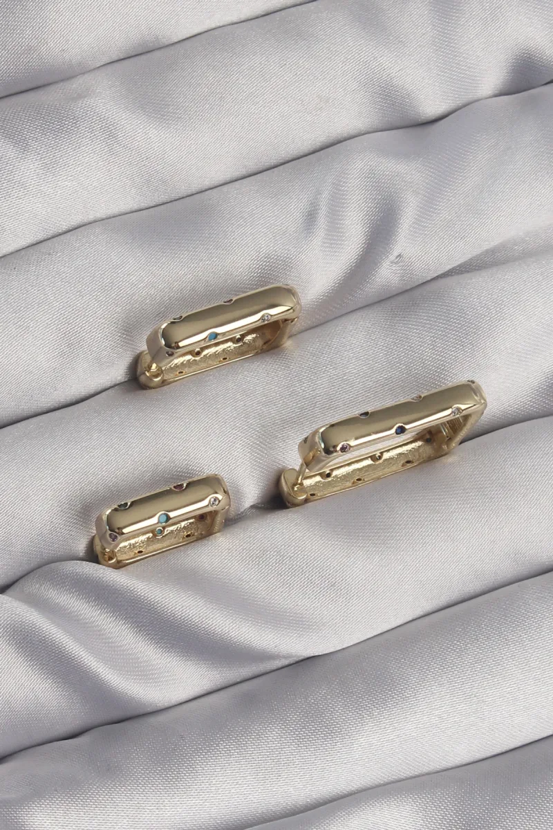 Renkli Zirkon Taşlı Kare Model Gold Küpe Seti