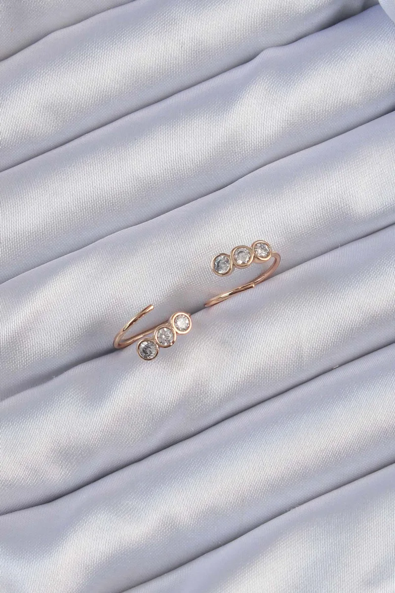 Su Yolu Modeli Zirkon Taşlı Rose Küpe