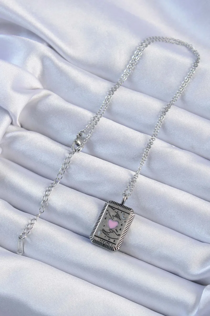 Kalp Figürlü Pembe Mineli Çelik Gümüş Renk Kolye