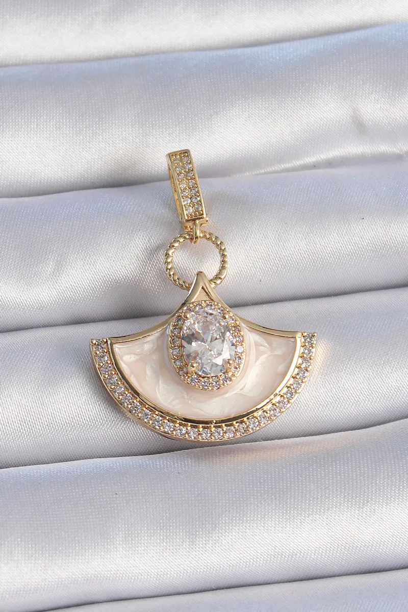 Beyaz Mineli Zirkon Taşlı Pirinç Gold Renk Charm