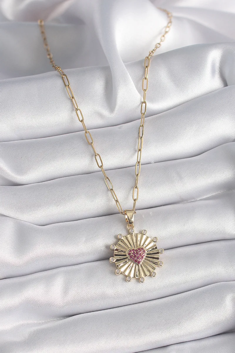 Pembe Zirkon Taşlı Kalp Madalyonlu Gold Renk Kolye
