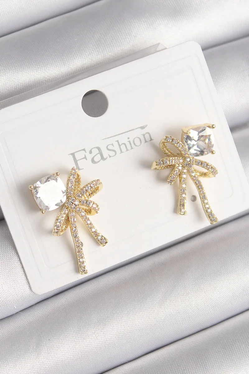 Kurdele Model Zirkon Taşlı Gold Renk Küpe