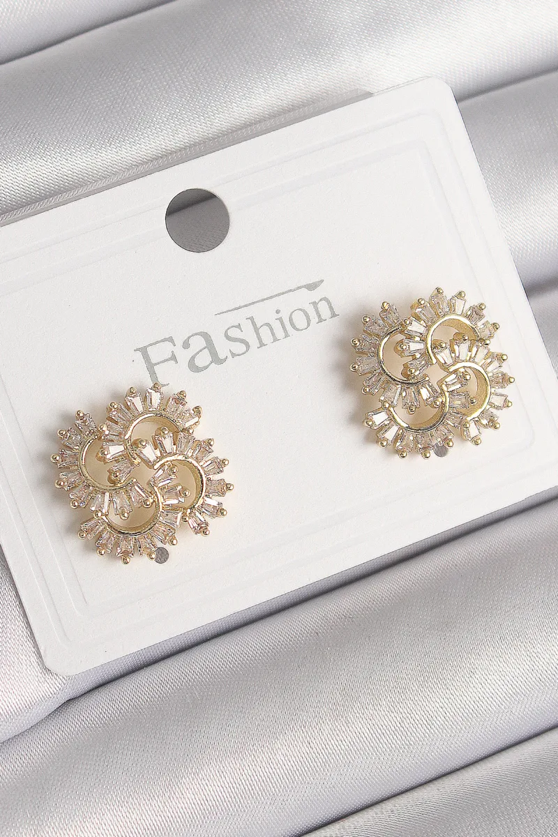 Yonca Model Zirkon Taşlı Gold Renk Küpe