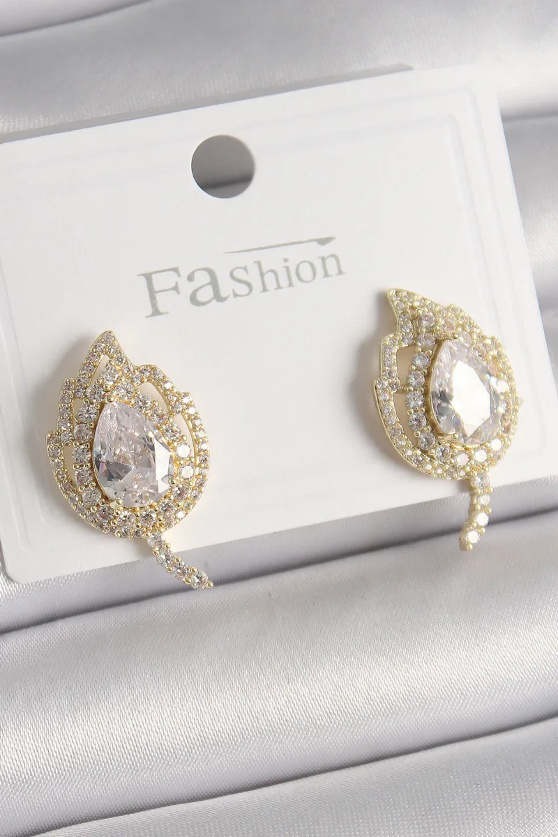 Yaprak Model Zirkon Taşlı Gold Renk Küpe