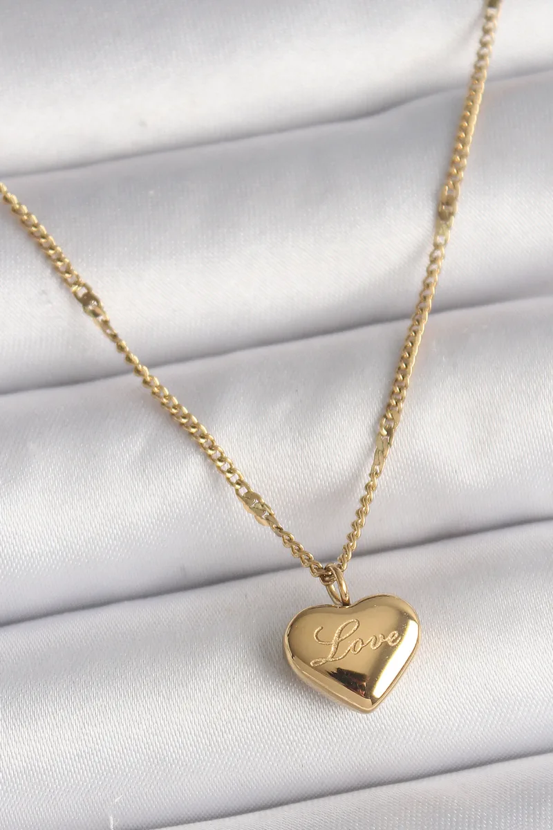 Gold Renk Love Yazılı Kalp Figürlü Kolye