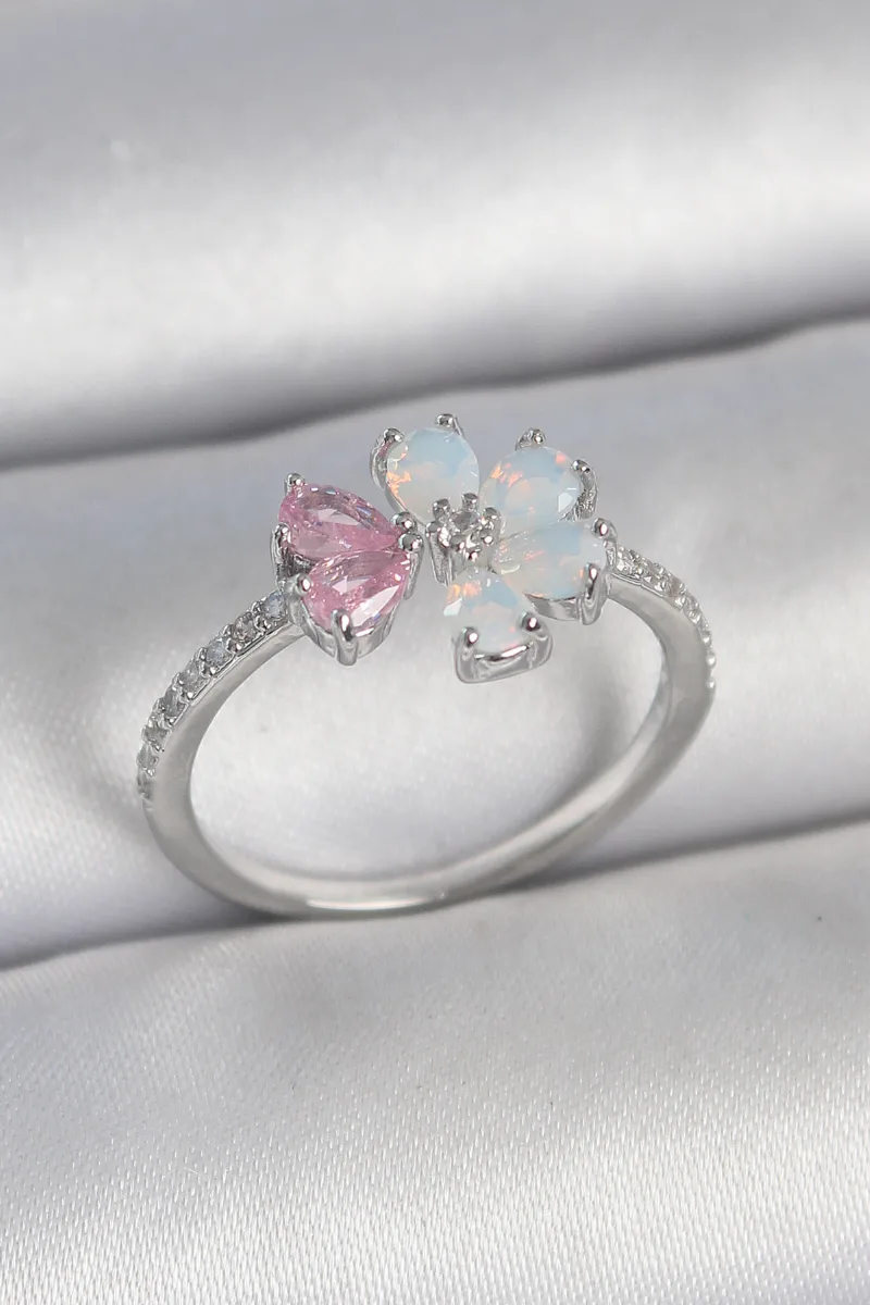Beyaz Mineli Pembe Zirkon Taşlı Çiçek Gümüş Yüzük