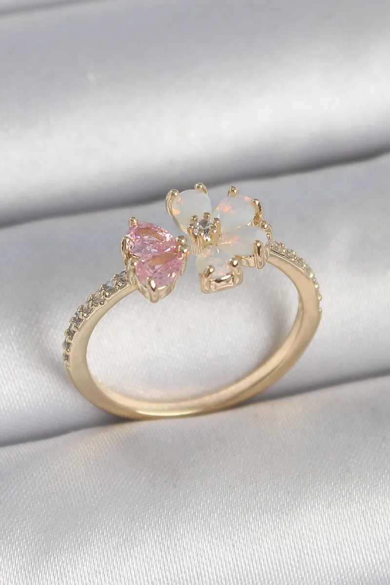 Beyaz Mineli Pembe Zirkon Taşlı Çiçek Gold Yüzük