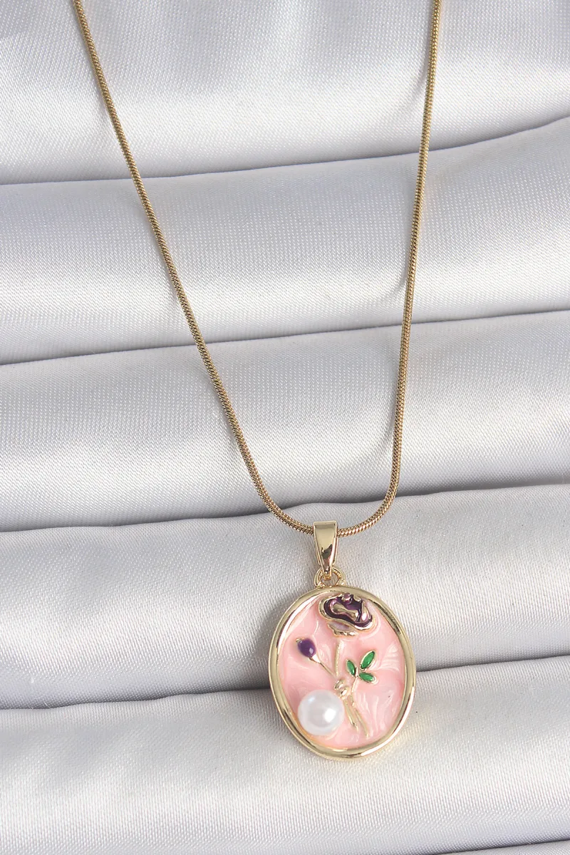 Çelik Gold Renk Pembe Çiçek İnci Detaylı Kolye
