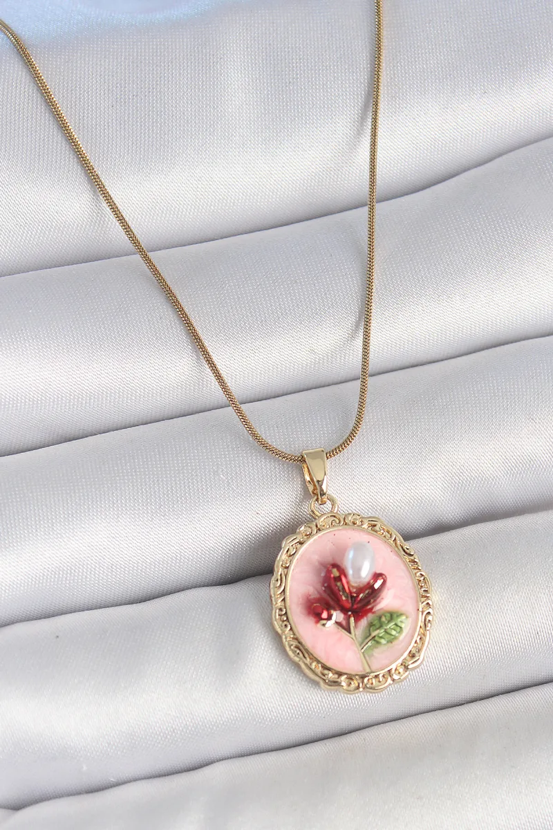 Çelik Gold Renk Pembe İncili Çiçek Kolye