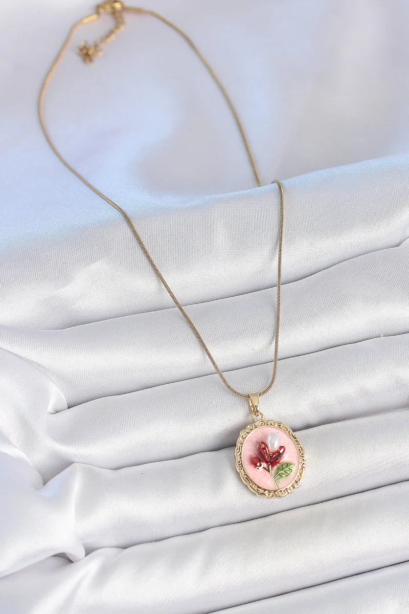 Çelik Gold Renk Pembe İncili Çiçek Kolye