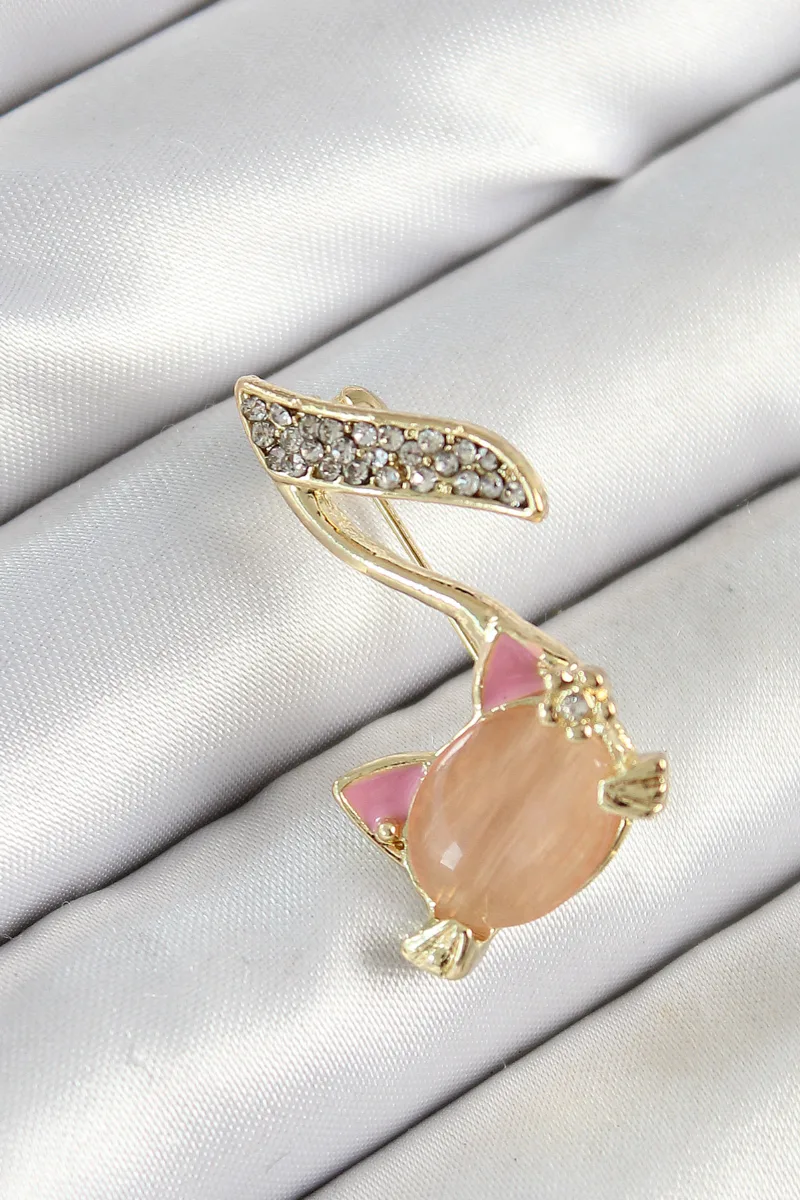 Nota Figürlü Kedi Detaylı Zirkon Taşlı Gold Broş