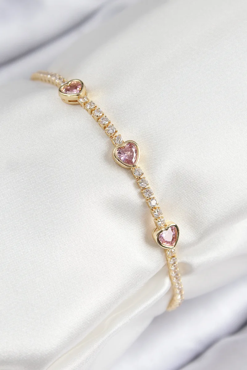 Pembe Kalp Detaylı Zirkon Taşlı Gold Renk Bileklik