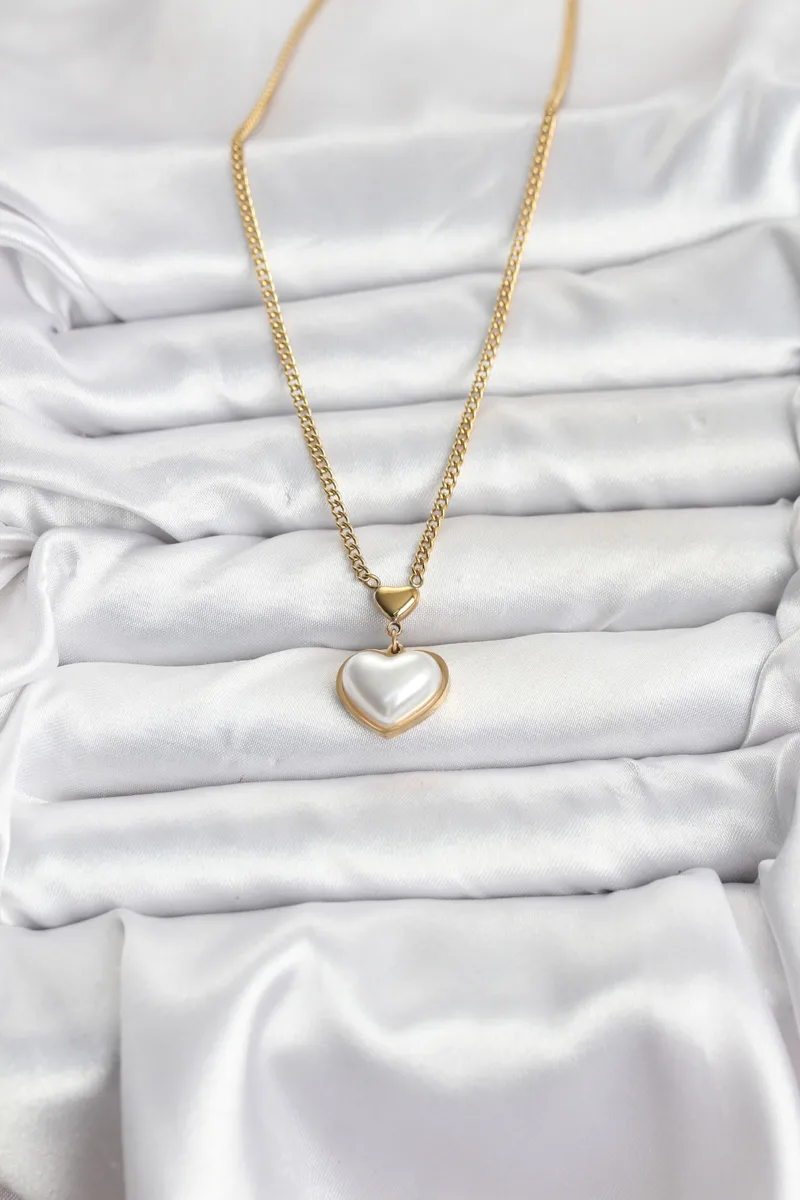 Bombeli Kalp Model Gold Renk Kolye
