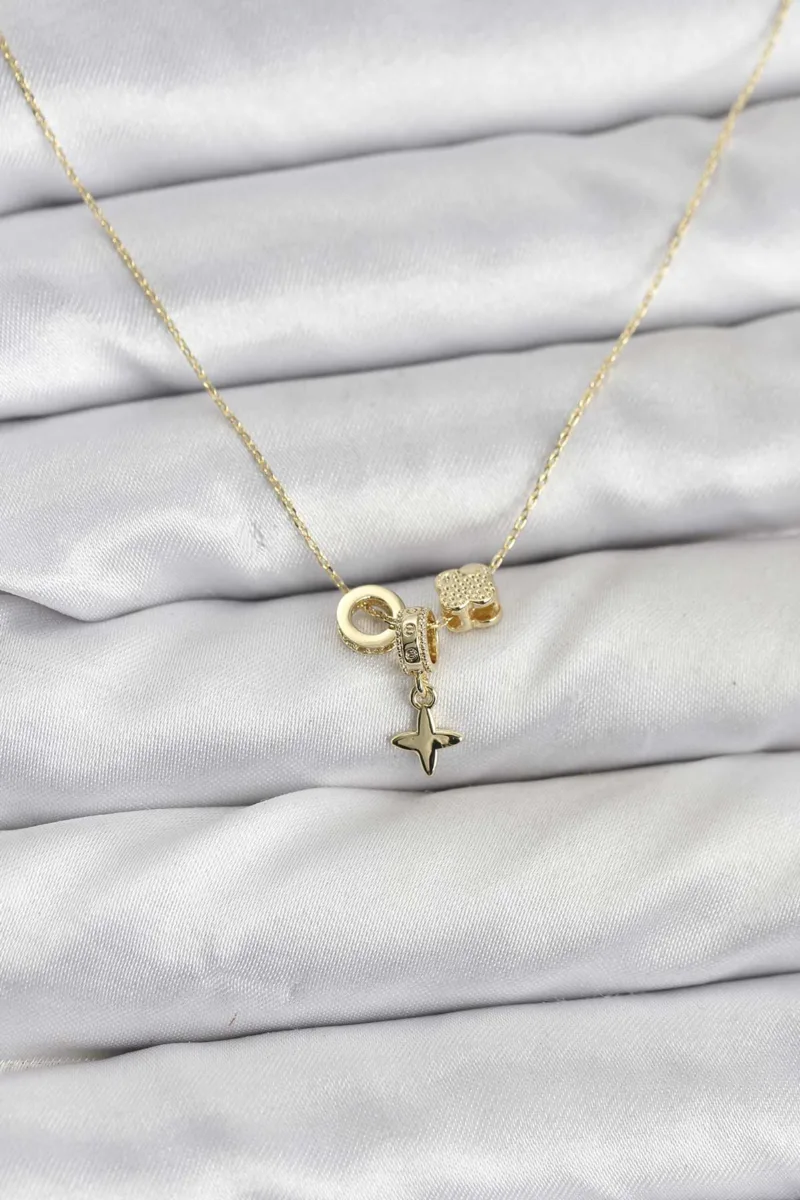 Pirinç Gold Renk Minimal Charm Detaylı Kolye