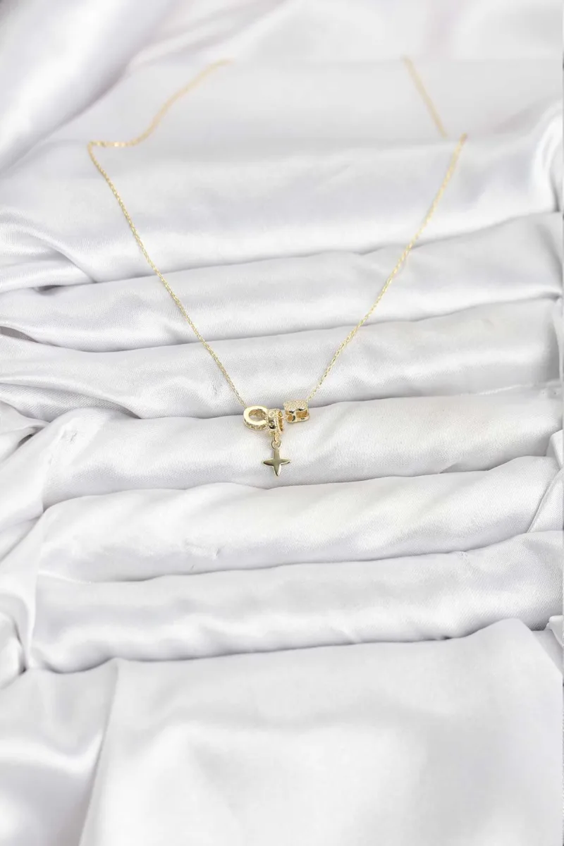 Pirinç Gold Renk Minimal Charm Detaylı Kolye