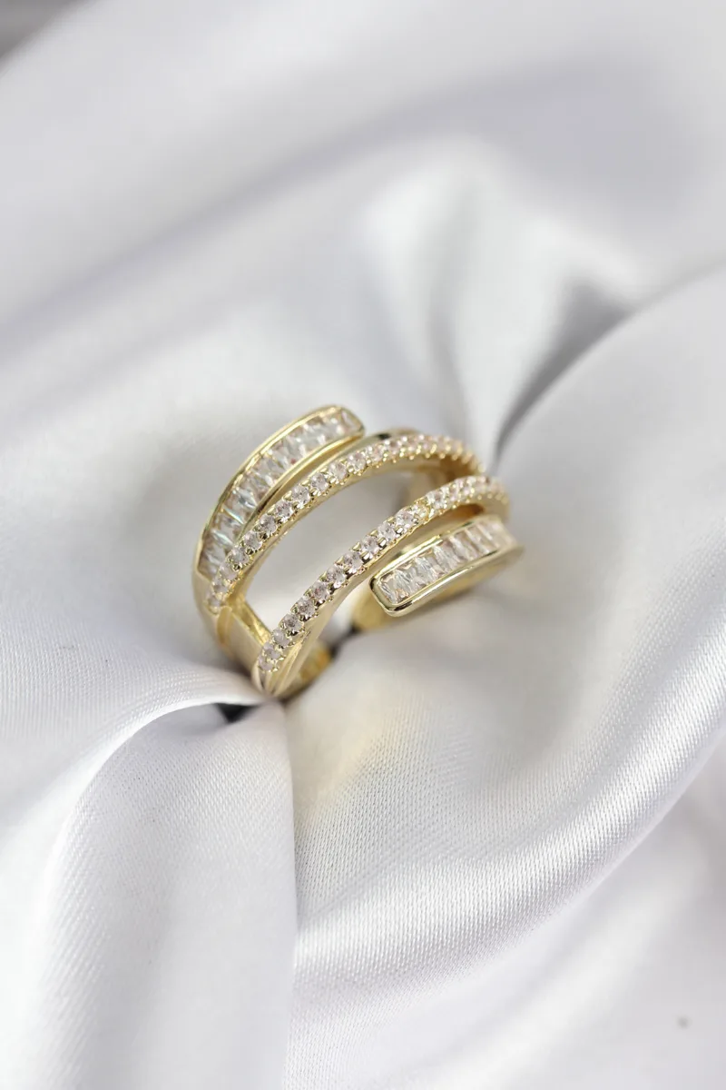 Sarmal Model Baget Zirkon Taşlı Gold Yüzük