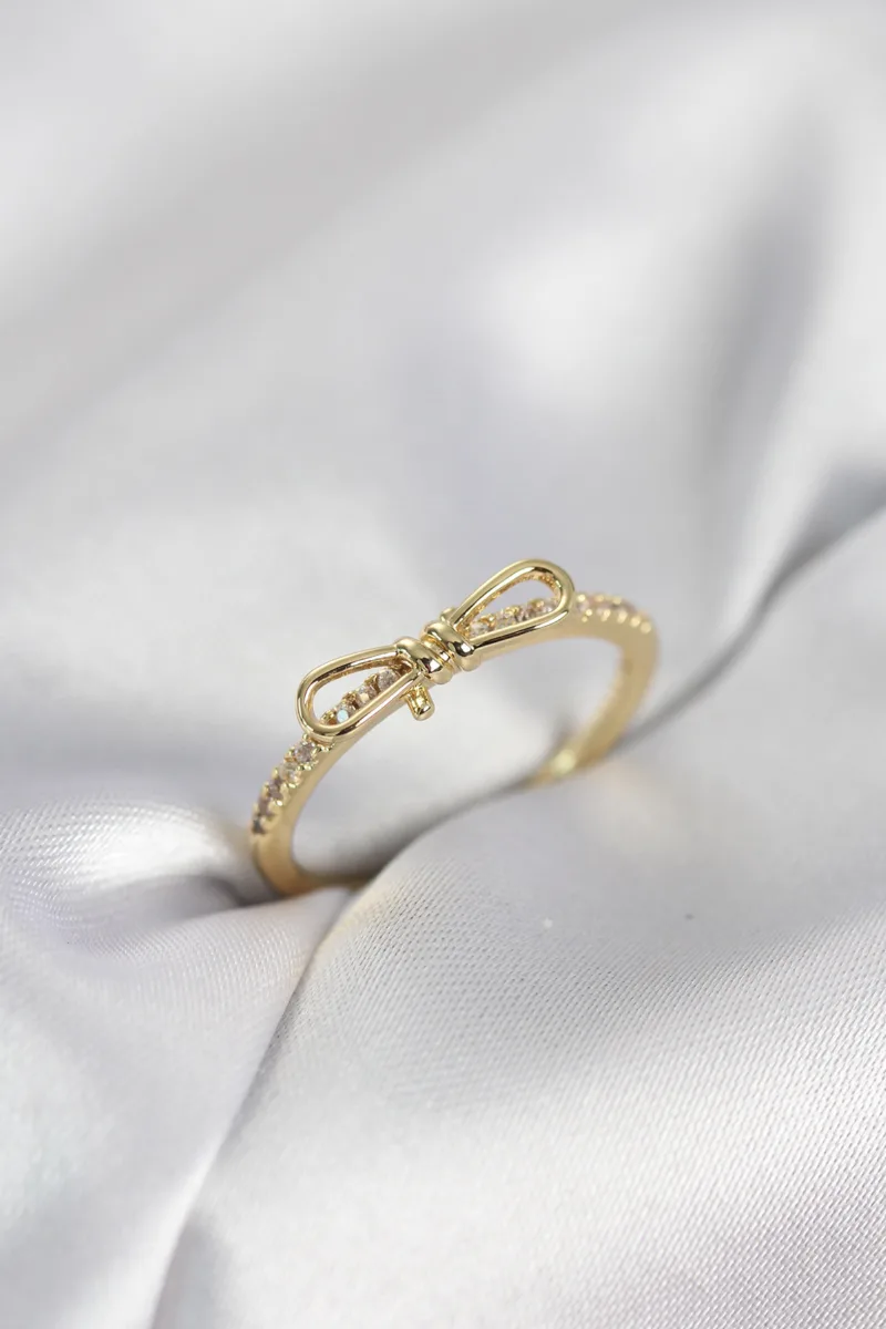 Zirkon Taşlı Fiyonk Desenli Gold Renk Yüzük