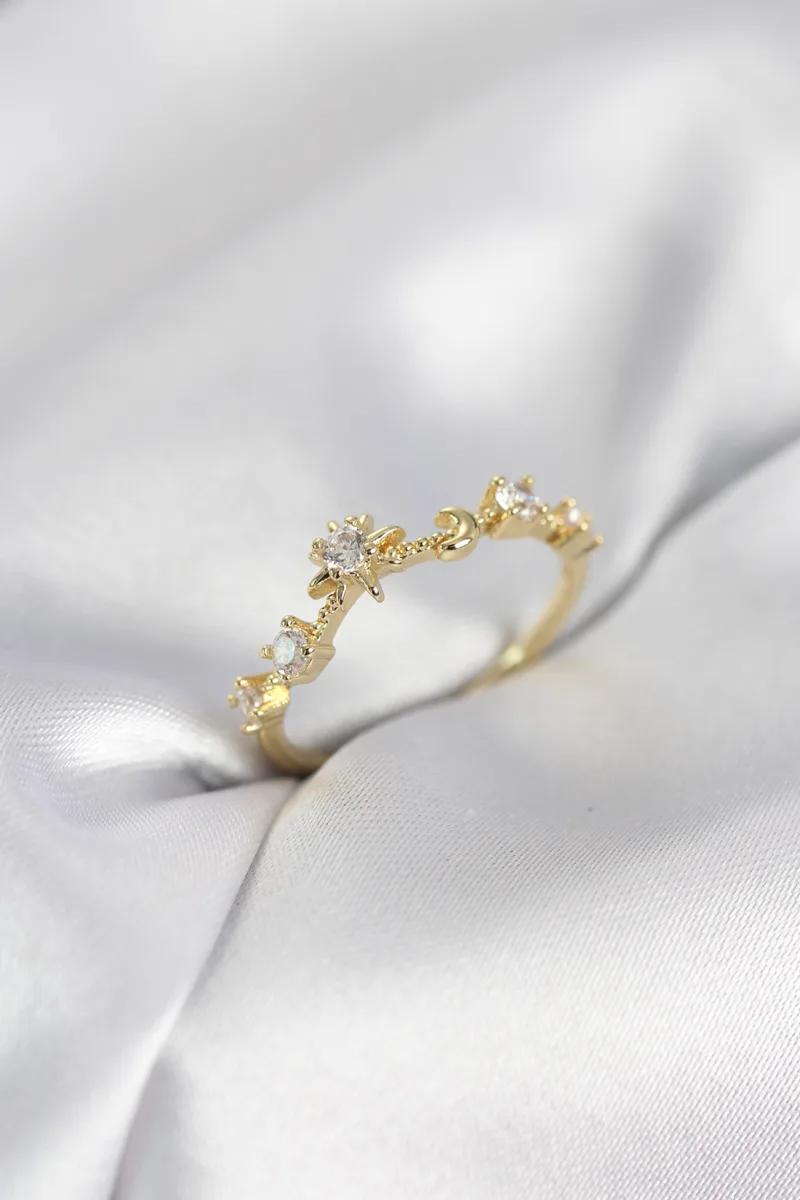 Zirkon Taşlı Gece Temalı Gold Renk Yüzük