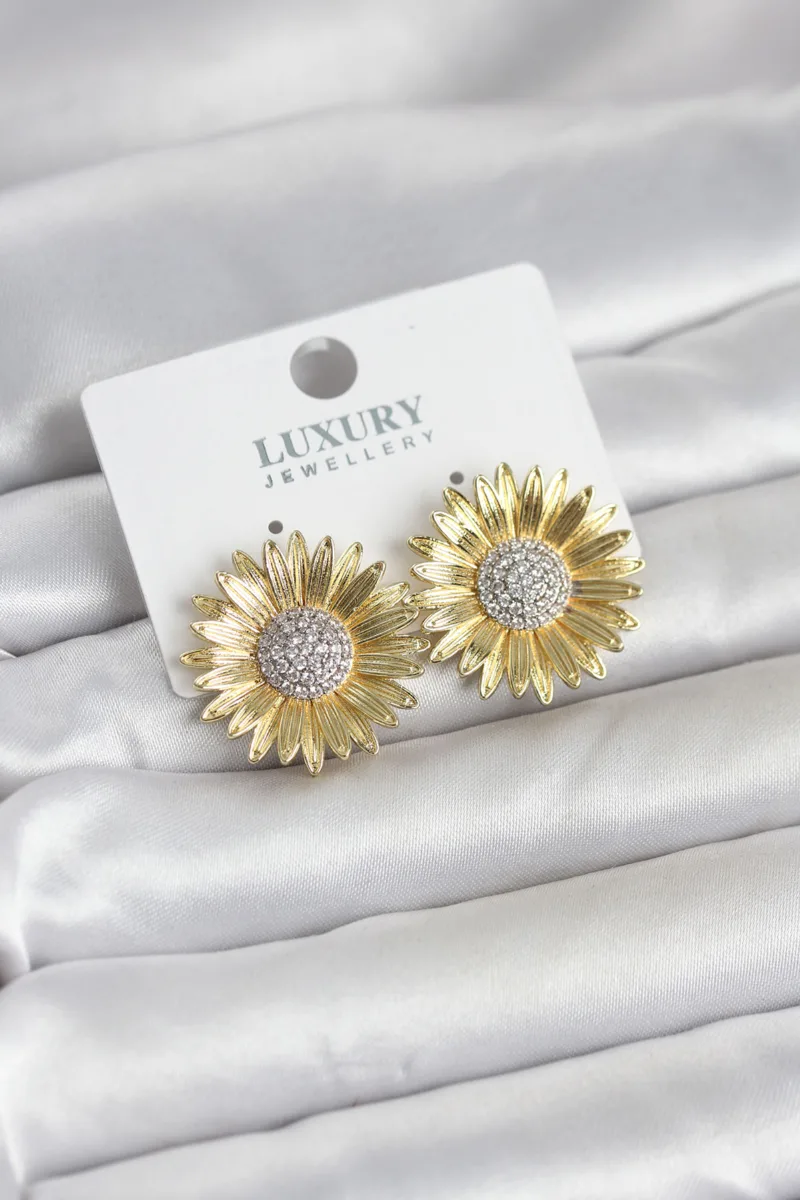 Papatya Model Zirkon Taşlı Gold Renk Küpe