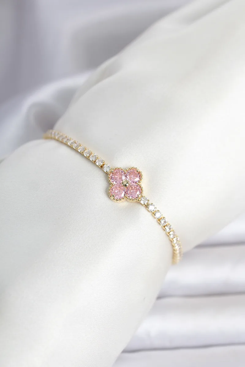 Yonca Model Pembe Zirkon Taşlı Gold Renk Bileklik