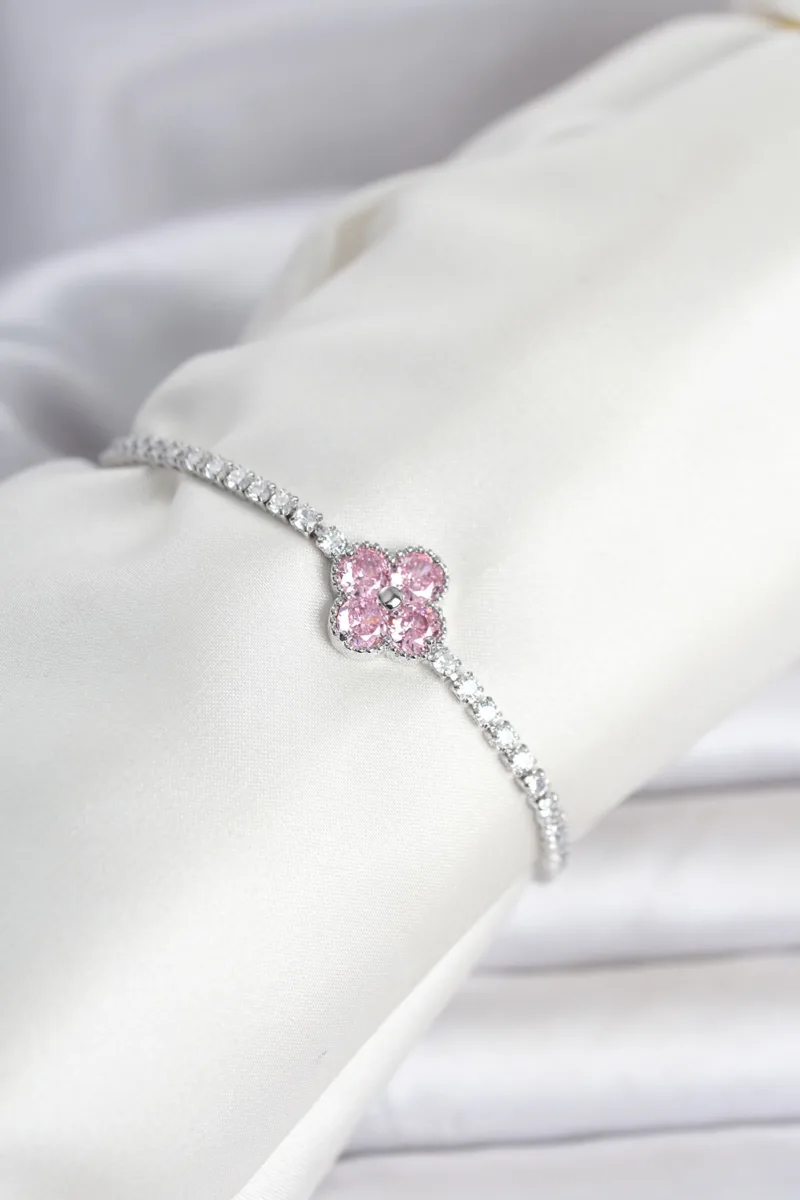 Yonca Model Pembe Zirkon Taşlı Gümüş Renk Bileklik