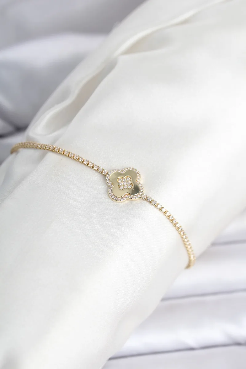 Yonca Model Zirkon Taşlı Gold Renk Bileklik