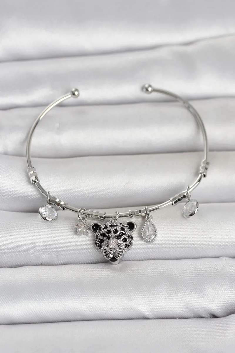 Leopar Detaylı Sallantılı Gümüş Renk Bileklik